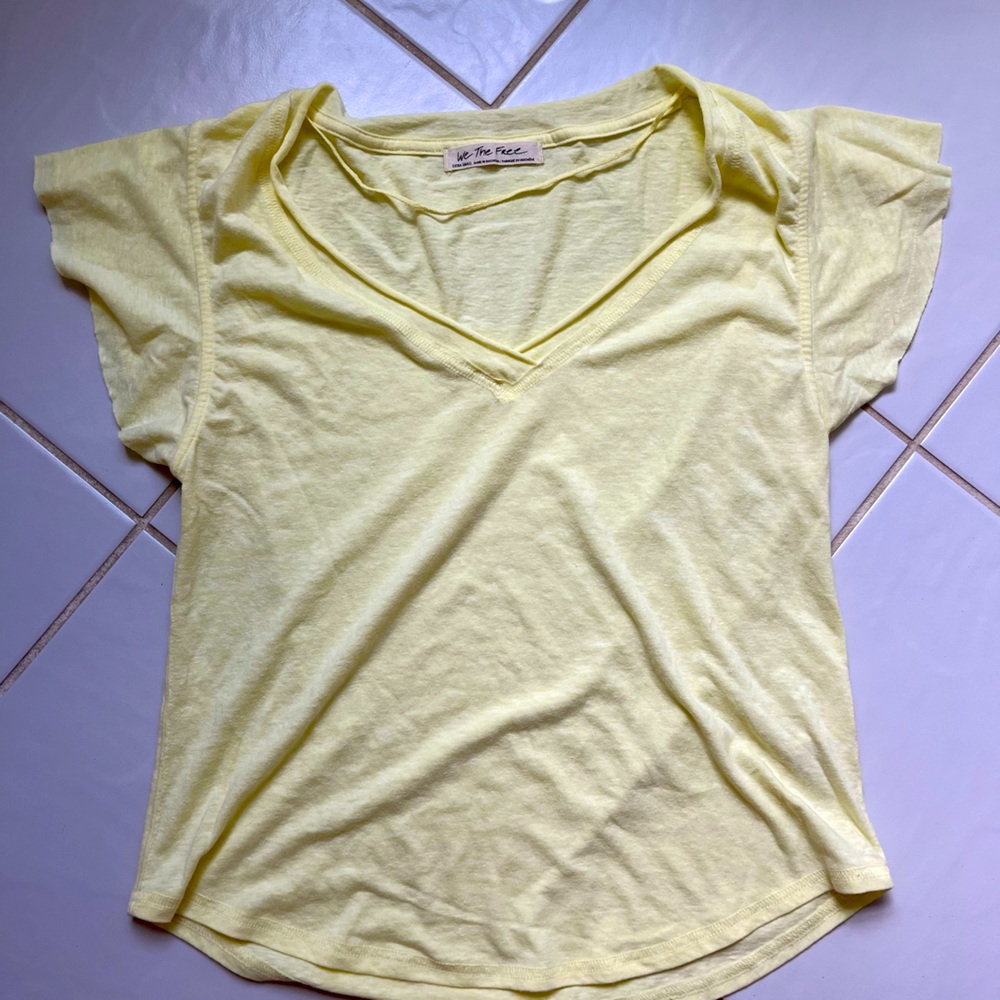 We thé free yellow shirt